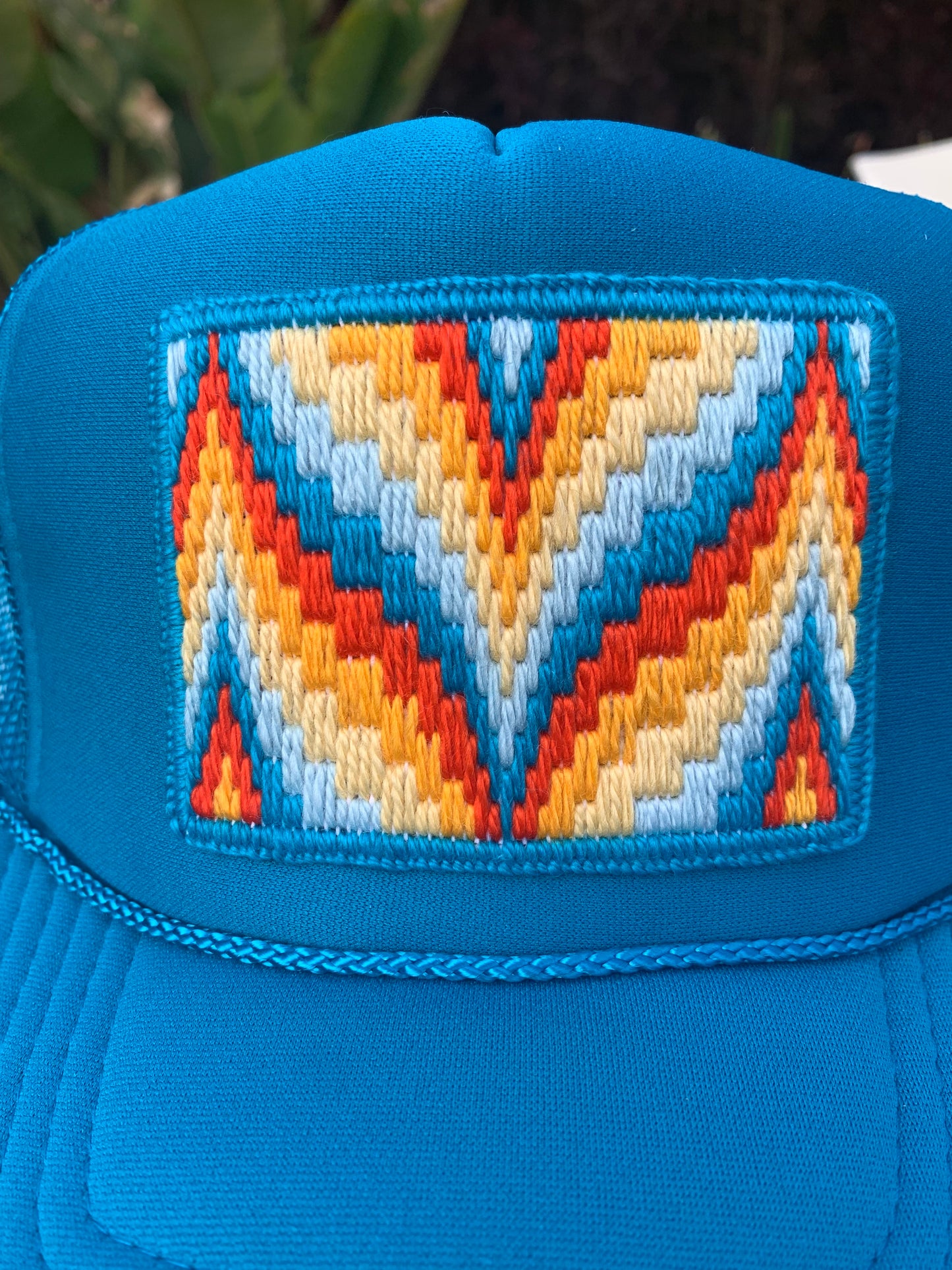 Pointed Curves in Orange and Blue